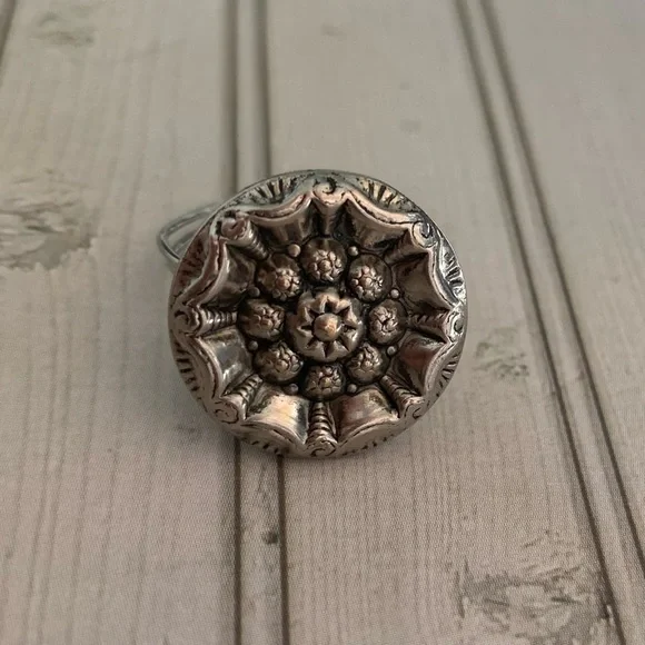 HANDMADE‎ VINTAGE BUTTON RING - Picture 4 of 12